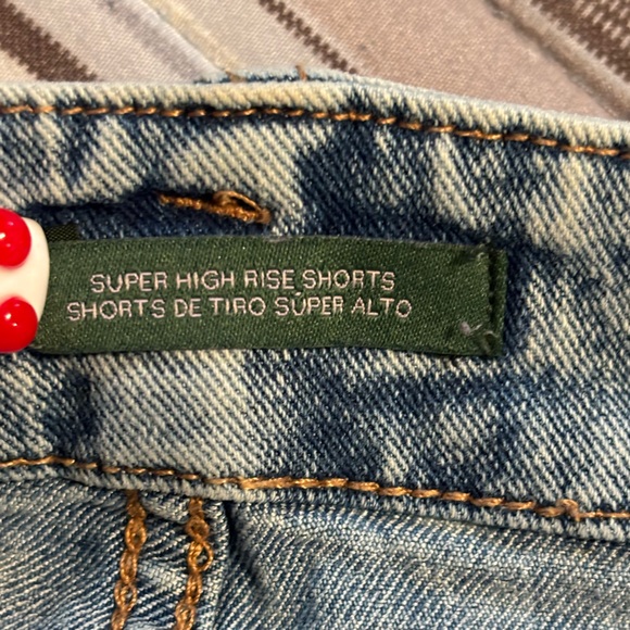 High waisted light wash jean short shorts - Picture 5 of 6